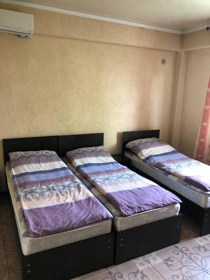 Adilet Fatima Guest House Bisjkek Eksteriør bilde