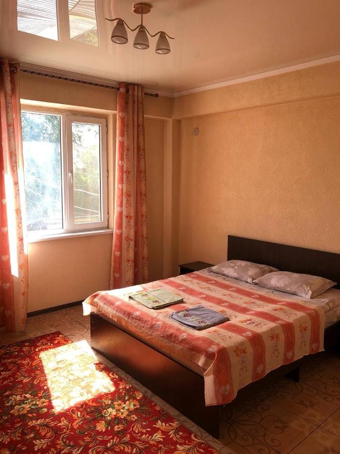 Adilet Fatima Guest House Bisjkek Eksteriør bilde