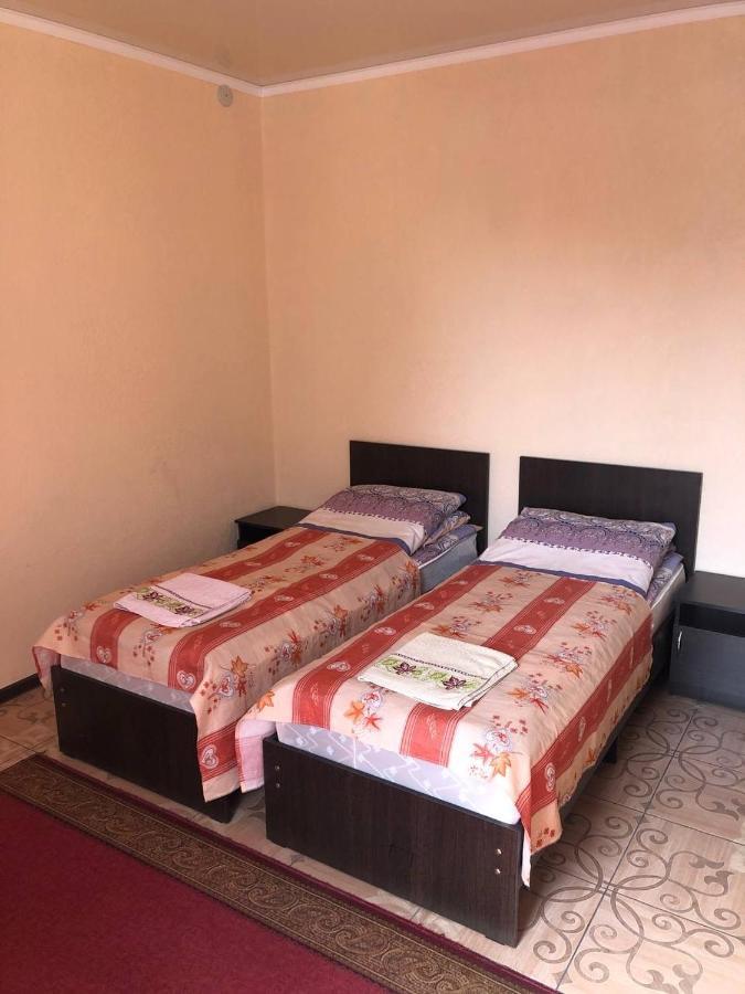 Adilet Fatima Guest House Bisjkek Eksteriør bilde